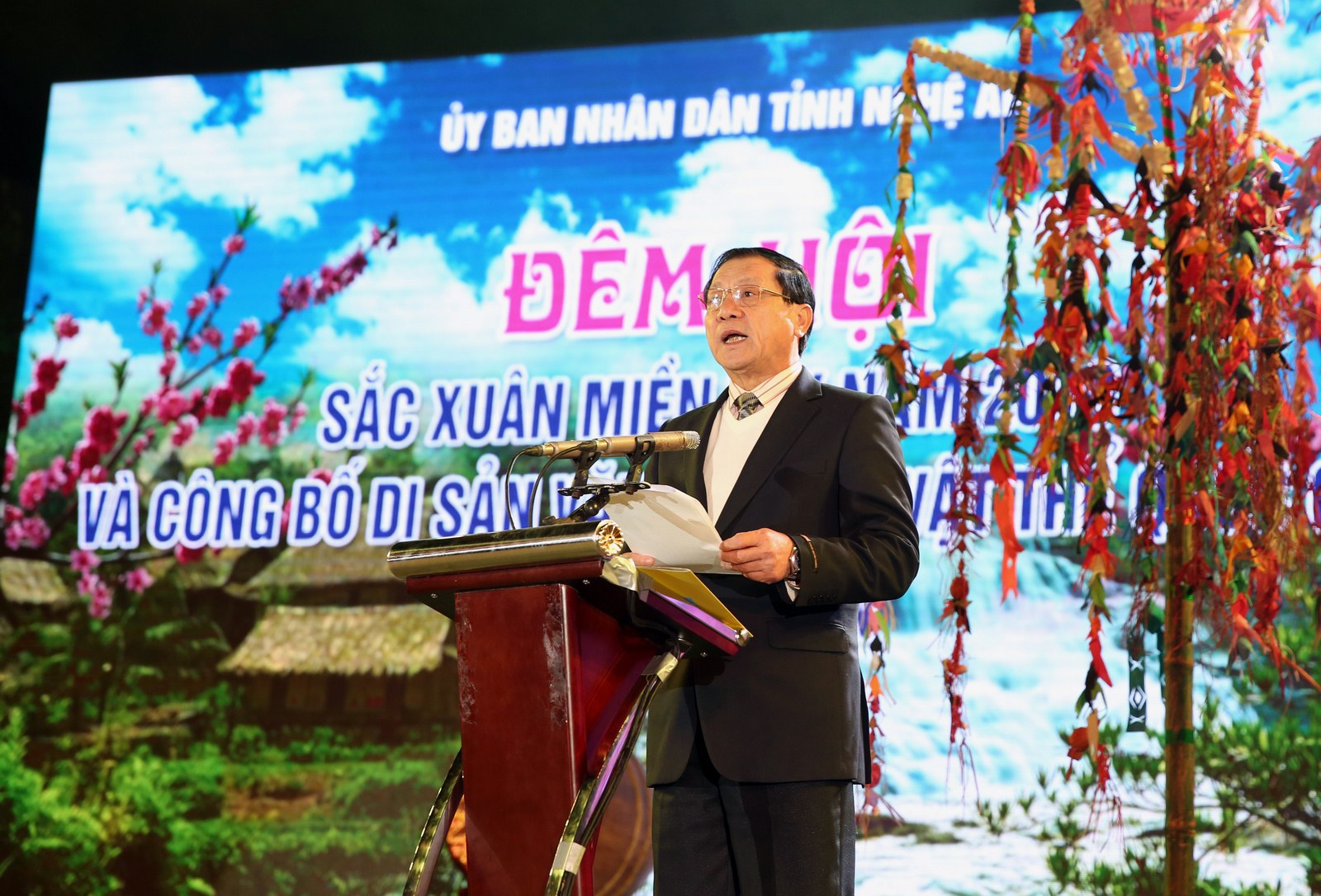 Phó Chủ tịch UBND tỉnh Lê Minh Thông phát biểu khai mạc