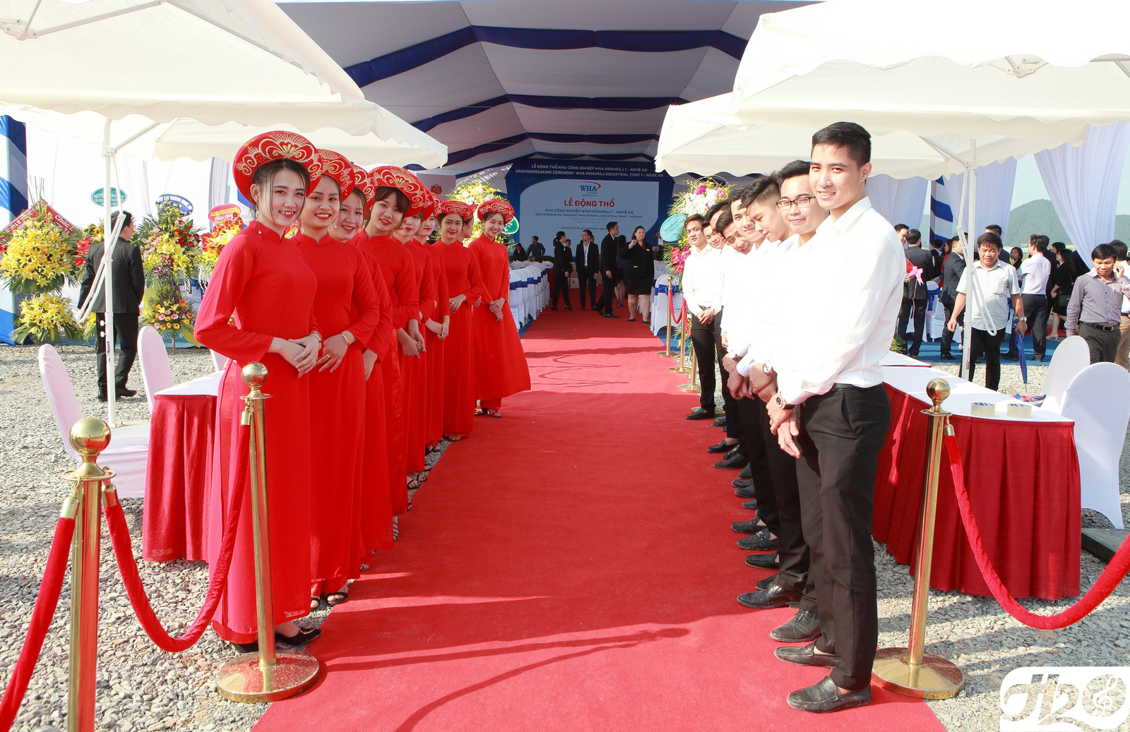PG và PG đón tiếp đại biểu