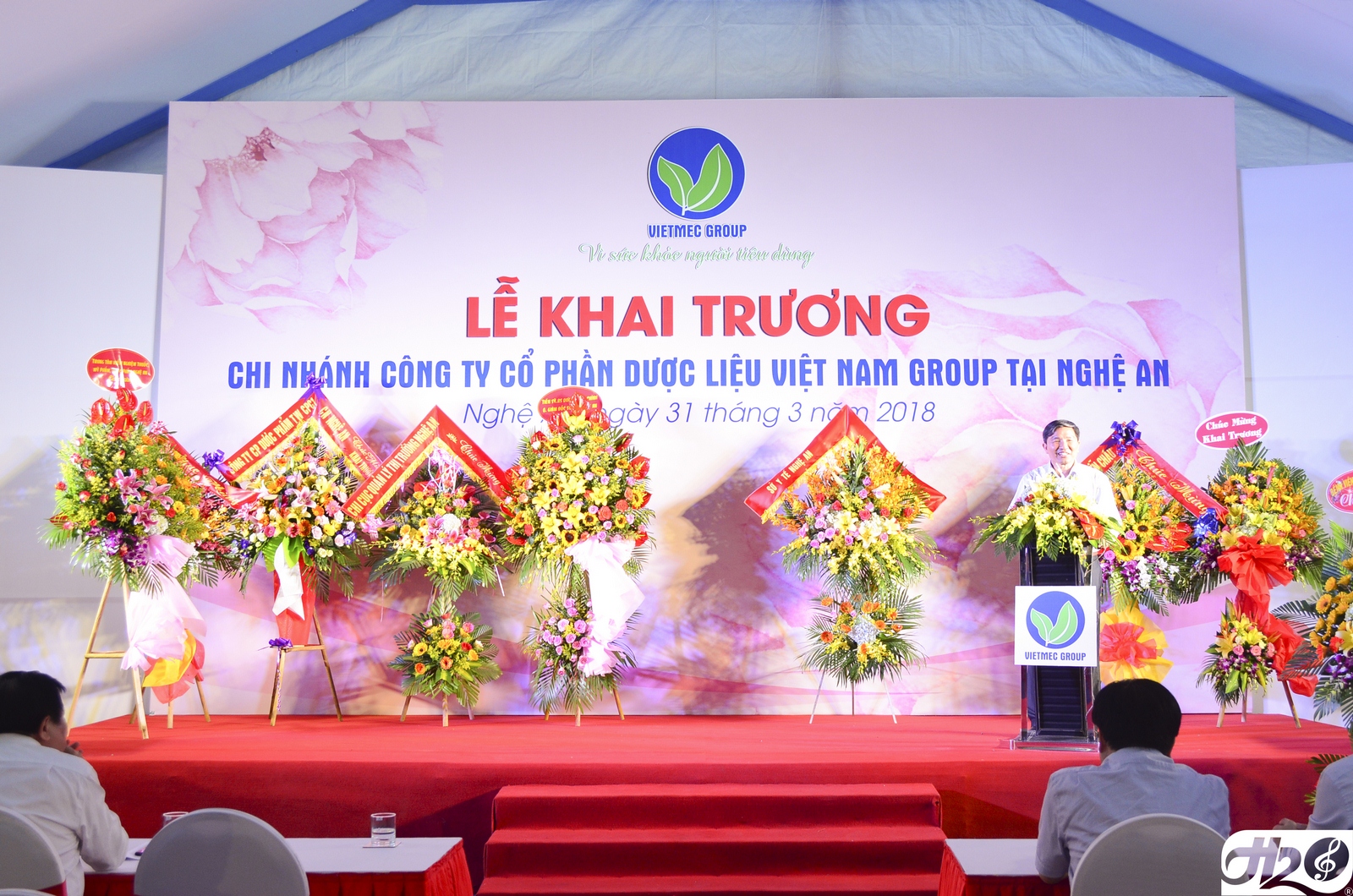 Ông Hoàng Văn Hảo - Giám đốc chi nhánh công ty cổ phần dược liệu Việt Nam Group tại Nghệ An phát biểu trong buổi lễ
