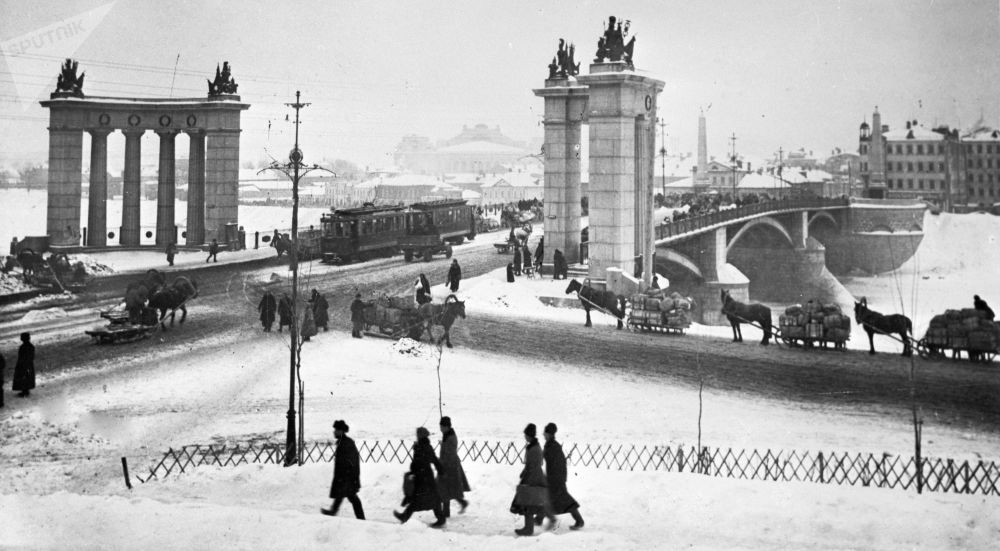Cầu Borodinsky bắc qua sông Moscow năm 1925