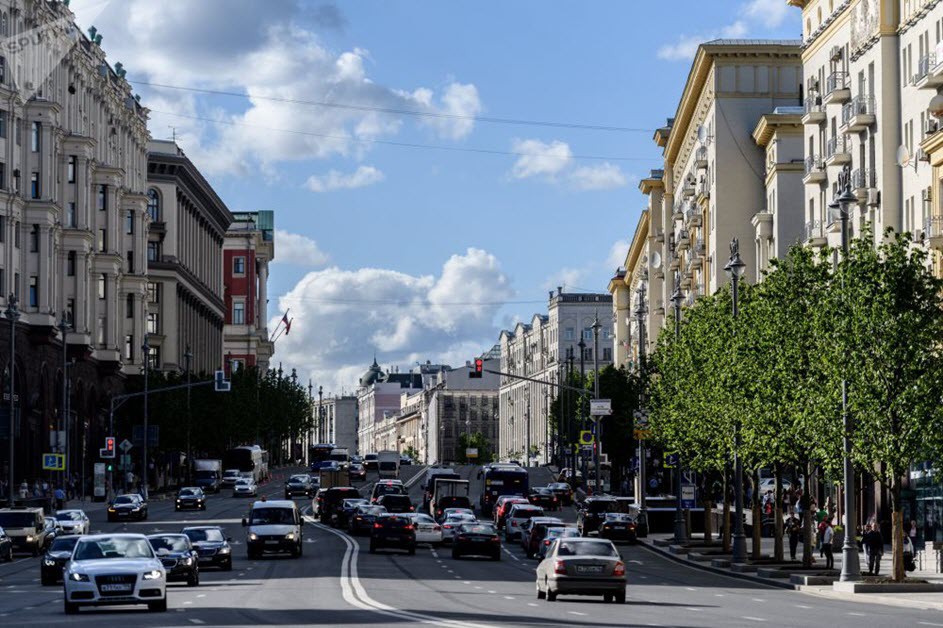 Tầm nhìn ra phố Tverskaya ở Moscow năm 1914 - Giao thông tại phố Tverskaya năm 2017
